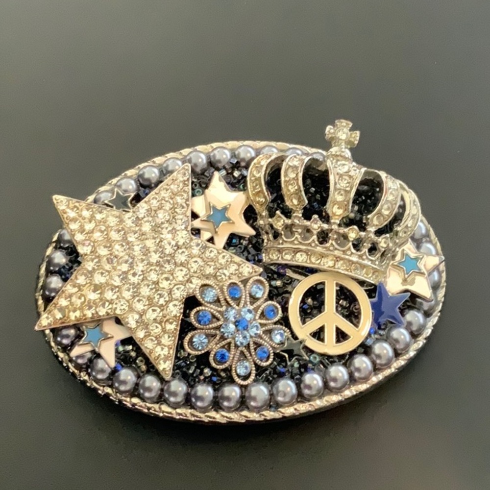 Western Women’s Rhinestone Belt Buckle